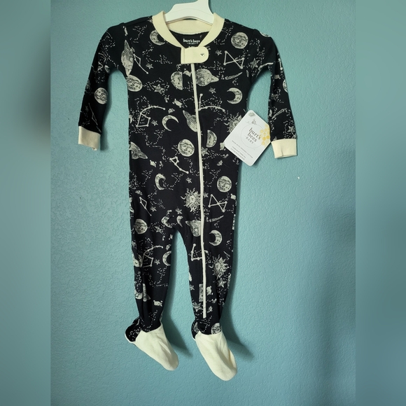 NWT Burt's Bees Baby Night Sky Black and Cream Footie 6-9 months Organic Cotton - Picture 1 of 6